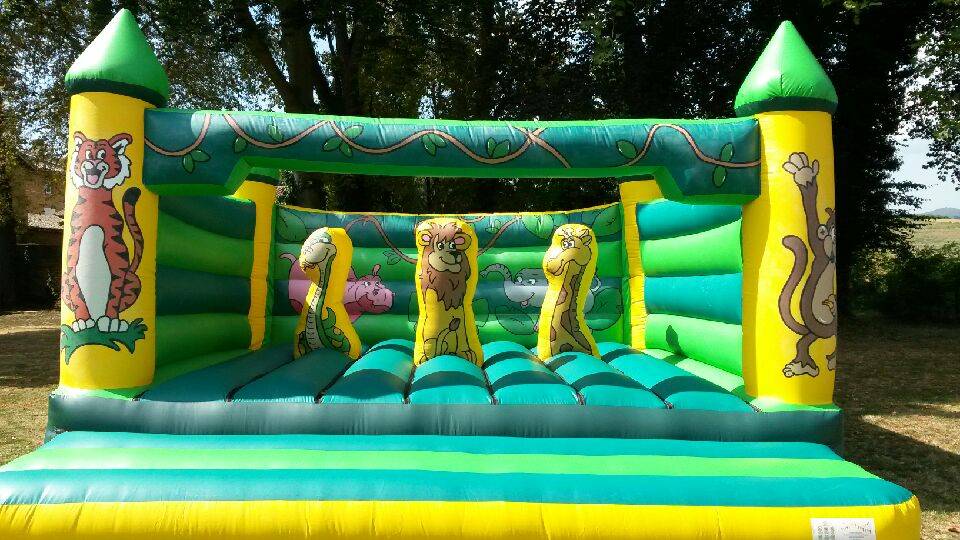 Location de structures et châteaux gonflables pour adultes à Lyon