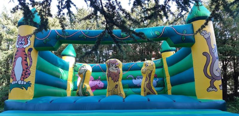 Location d'un château gonflable pour adulte près de Lyon : évènement d'entreprise, séminaires, associations