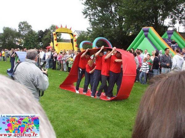 Location de jeux Chenille de marche à Lyon , Villefranche sur Saône