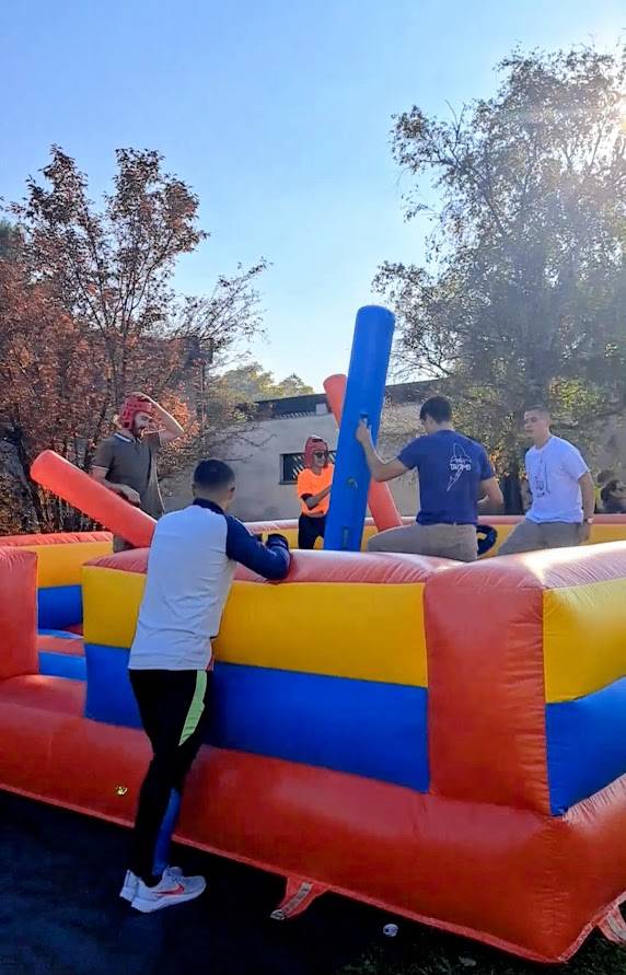 Location structure gonflable GLADIATEUR à Villefranche-Sur-Saône en Rhône-Alpes