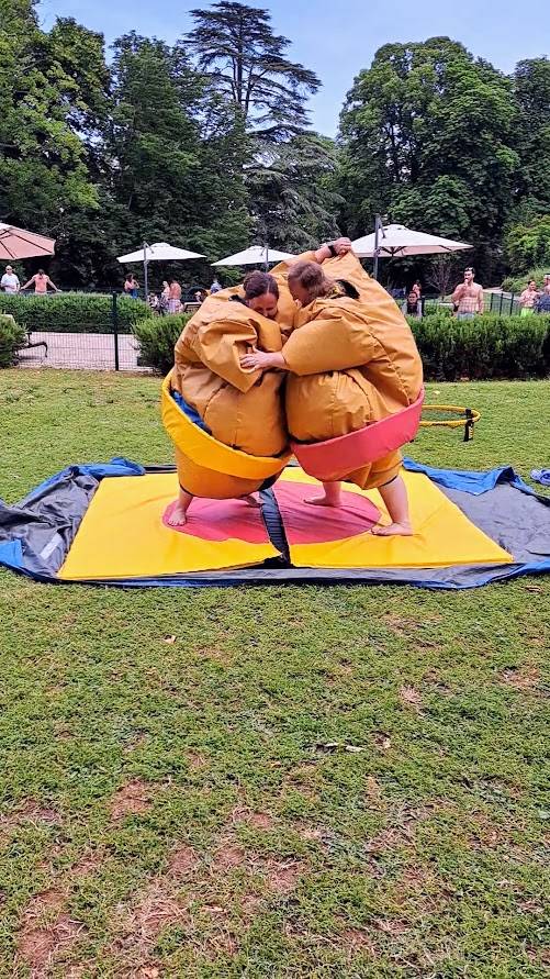 Location de costumes de sumos à Lyon proche de Villefranche sur Saône