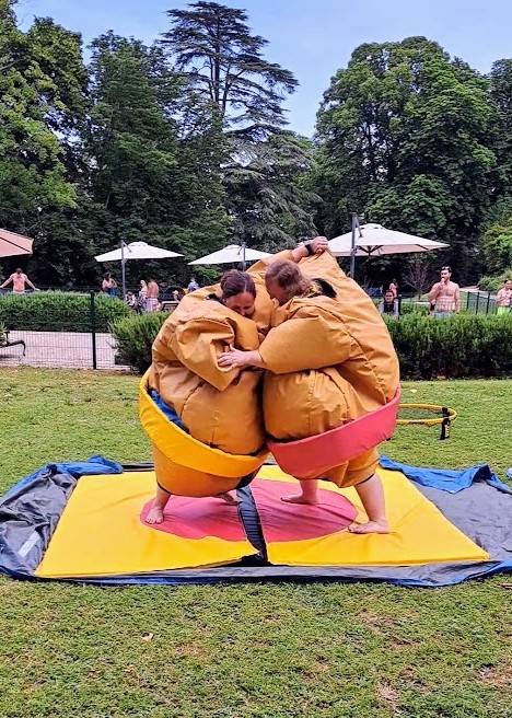 Location de costumes de sumos à Lyon et Rhône Alpes